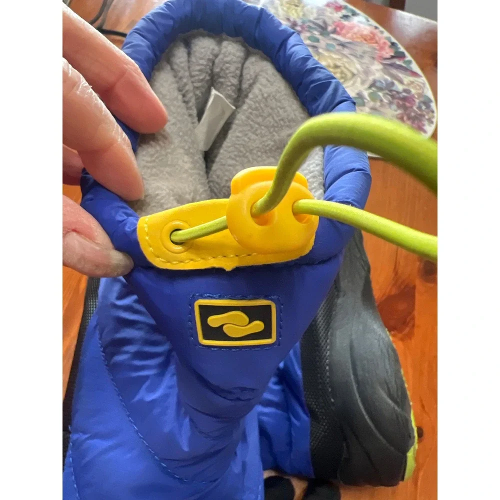 Royal Blue Puffer Snow Boots‎ 5 and Insulated Winter Gloves 8/10 Set Kids
